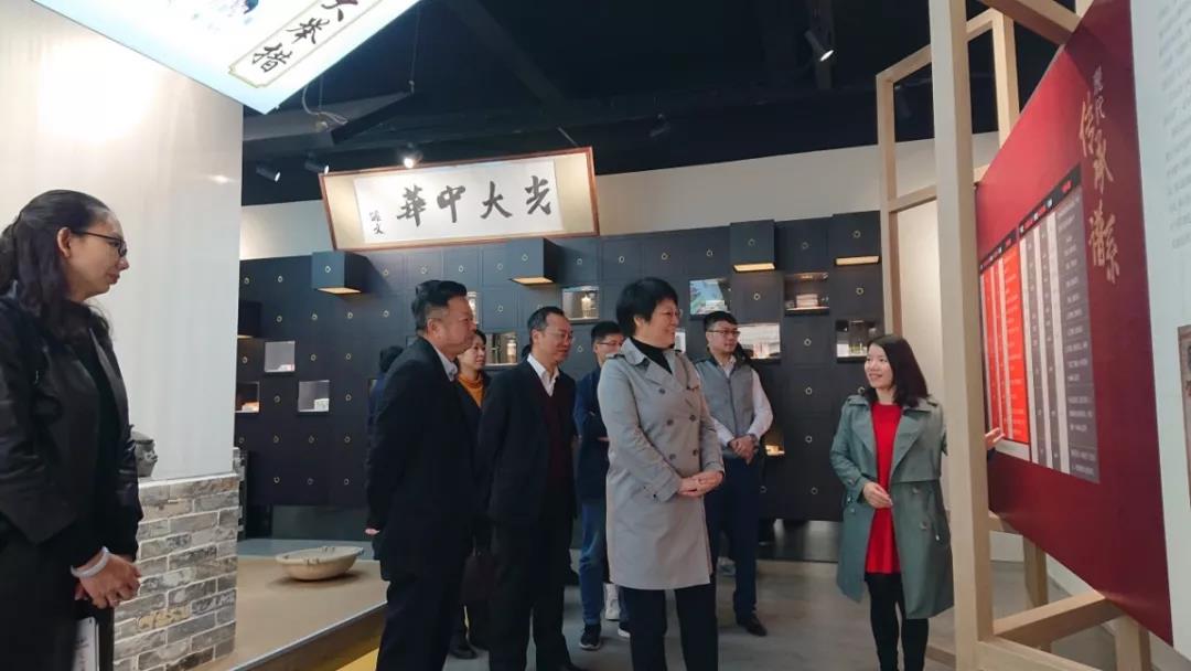 广药集团副总司理、总工程师刘菊妍一行到白云山永利集团调研科技质量治理事情