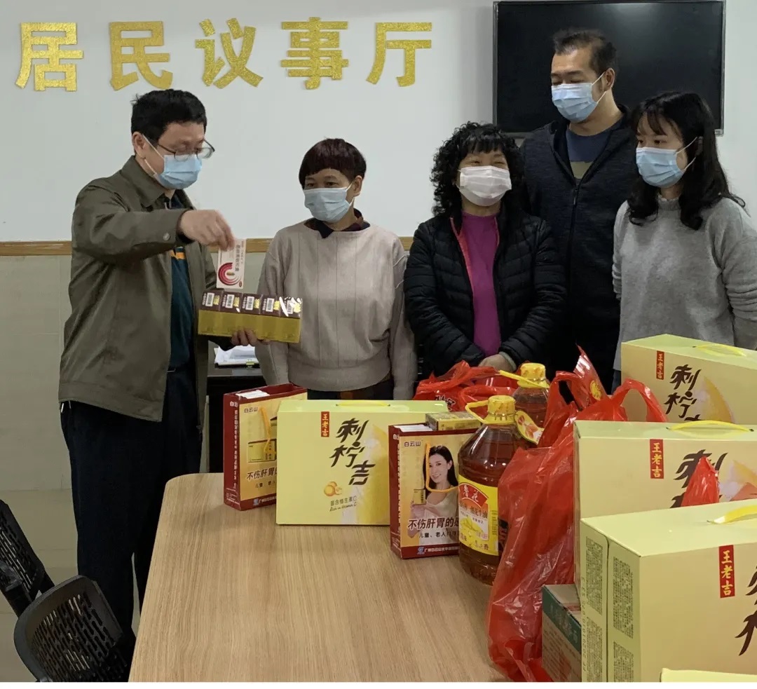 情系难题边沿户，，，，，，春节慰问暖人心—白云山永利集团慰问街道难题边沿户